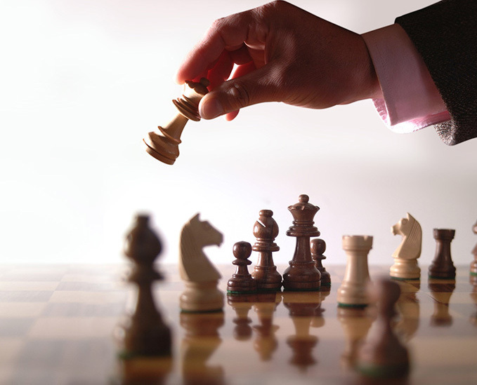 В Индии, начиная с детства, женский род ходит с точками на лбу. Кругом было тихо, как будто все вымерли...